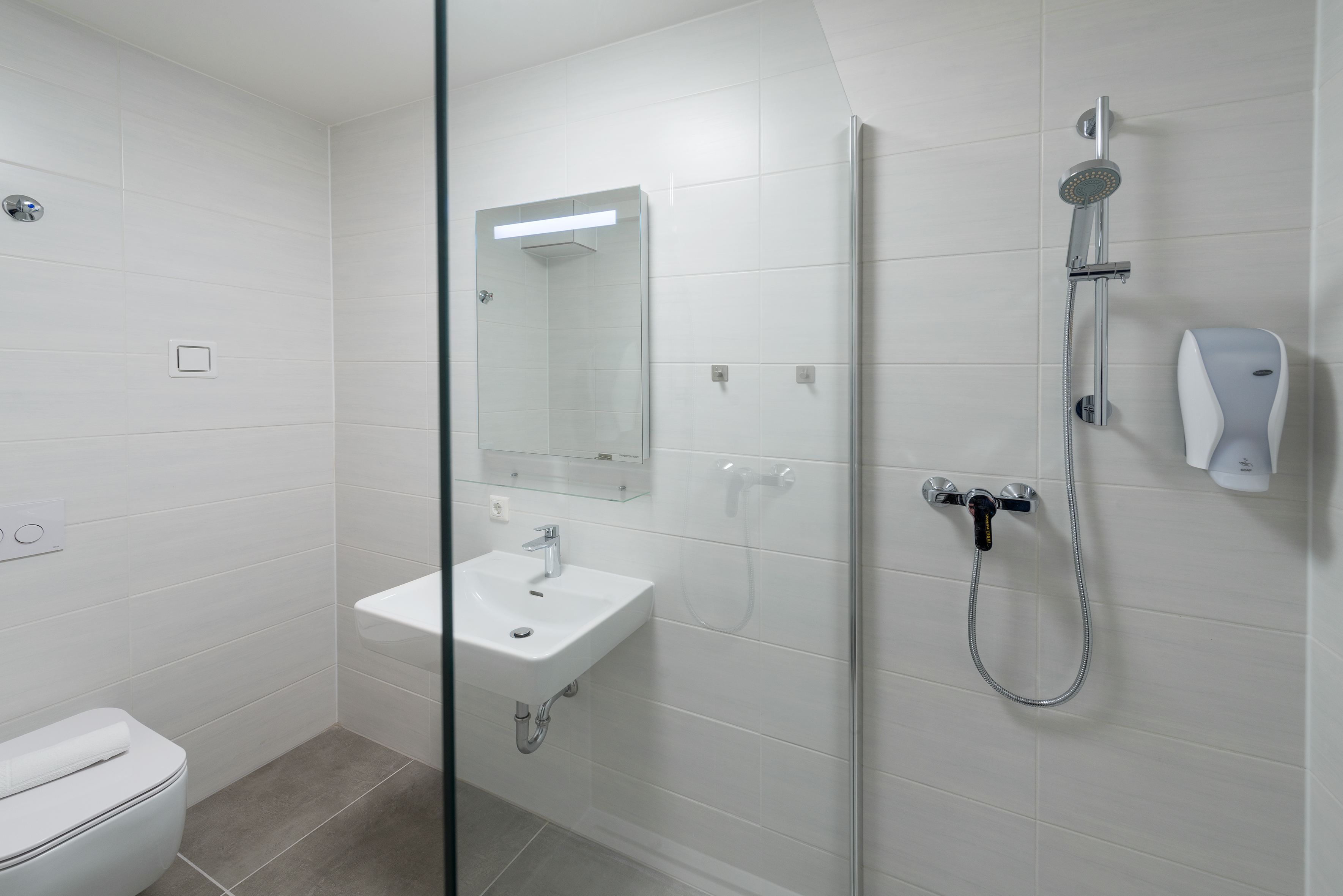 Motel24seven Vierbett Badezimmer